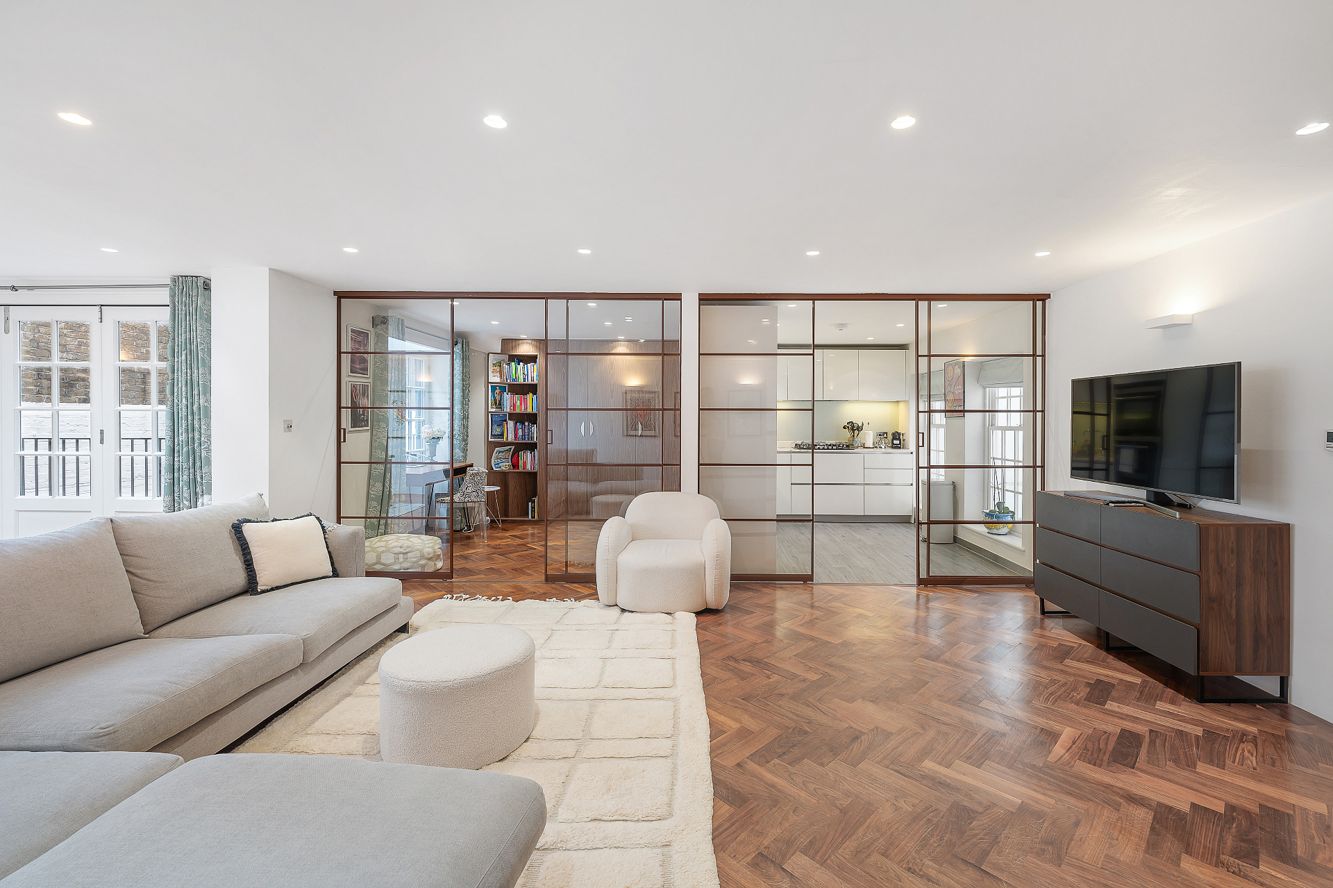 Luxurious London bedroom